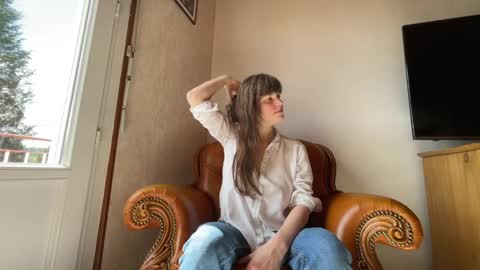 Claire Moulin online show from 04-14-26, 12:00