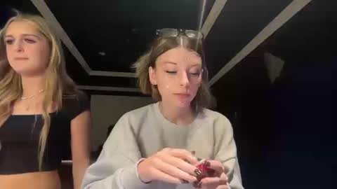 Snapshot of clairewalkerr chatting on 10-16-25, 12:44 clairewalkerr online show from 10-16-25, 12:44