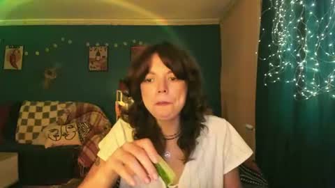 Snapshot of clancyosbourne chatting on 06-21-26, 05:37 Clancy online show from 06-21-26, 05:37