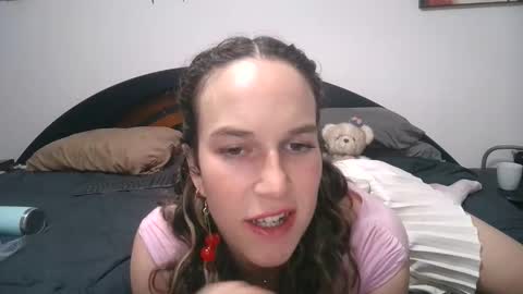 Snapshot of claralafontaine chatting on 12-20-25, 10:28 claralafontaine online show from 12-20-25, 10:28