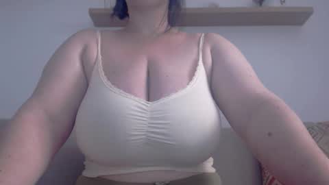 Clara online show from 04-18-26, 01:59