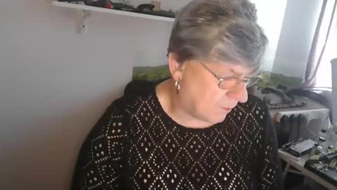 clare nylons online show from 06-08-26, 12:05