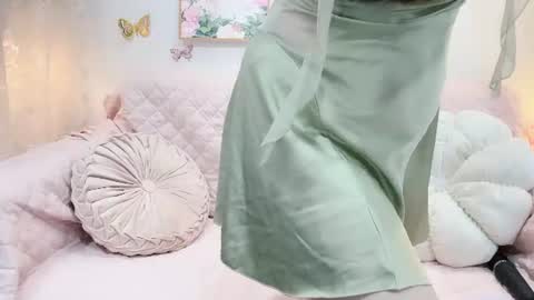 Snapshot of clari_yumi chatting on 06-25-26, 01:49 Clari online show from 06-25-26, 01:49