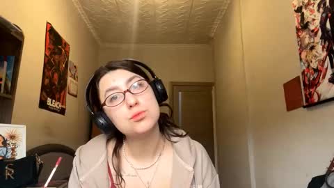 Snapshot of clarinegillmer chatting on 02-25-26, 11:42 Karolina online show from 02-25-26, 11:42