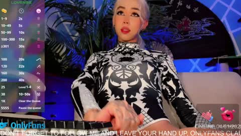 Snapshot of claudia_cooper chatting on 01-05-25, 06:46 online show from 01-05-25, 06:46