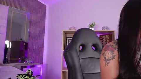 Snapshot of cleeoadams_ chatting on 06-18-26, 05:08 Cleo Adams online show from 06-18-26, 05:08