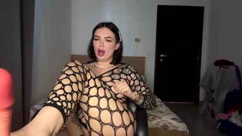 Snapshot of cleopatrasky chatting on 11-19-25, 11:21 cleopatrasky online show from 11-19-25, 11:21