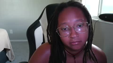 Snapshot of clioenchants chatting on 06-25-26, 08:57 High Queen Clio online show from 06-25-26, 08:57