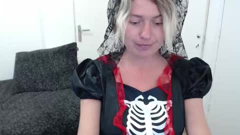 Syl  online show from 10-28-25, 01:47