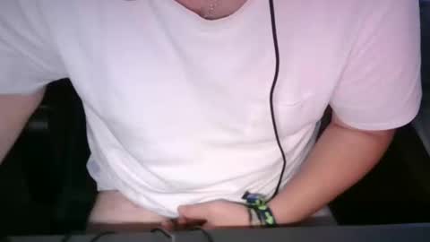 Snapshot of clluch95 chatting on 10-01-25, 10:54 clluch95 online show from 10-01-25, 10:54