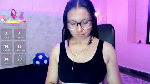 Snapshot of cloe16_ chatting on 05-19-26, 01:56 Cloe online show from 05-19-26, 01:56