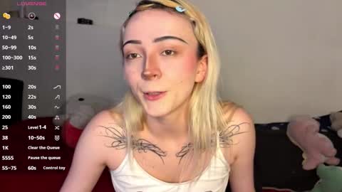  CLOE  online show from 10-24-25, 07:54