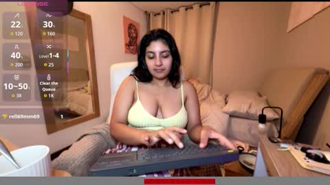 cloe small online show from 10-13-25, 04:34