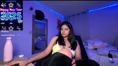 cloe small online show from 11-12-25, 06:14