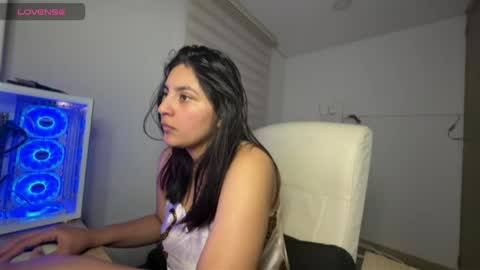 Snapshot of cloe_small08 chatting on 04-21-26, 04:52 cloe small online show from 04-21-26, 04:52
