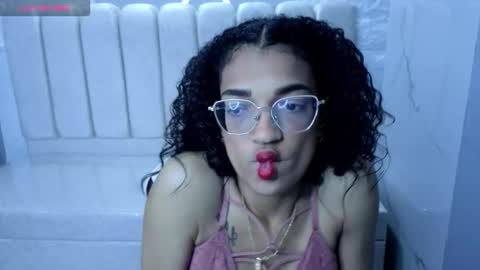 cloee online show from 10-12-25, 02:43