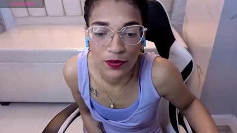 cloee online show from 10-16-25, 03:51
