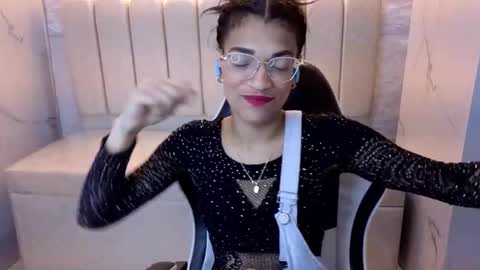 cloee online show from 10-17-25, 03:31