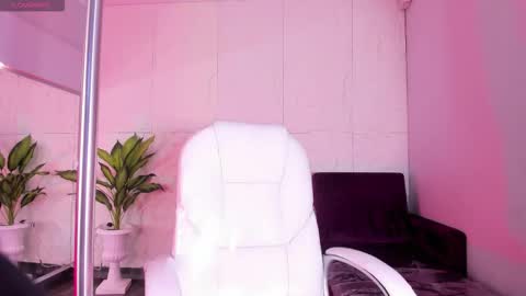 C L O E  online show from 01-06-26, 05:00