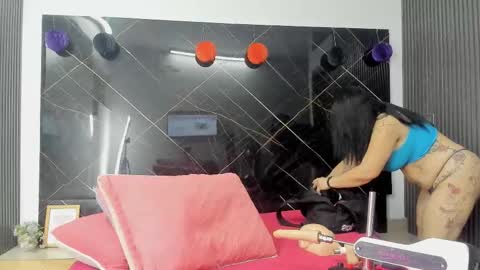 CLOE online show from 01-12-26, 11:37