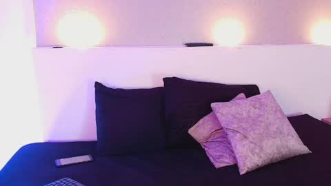 Snapshot of cloenovak chatting on 04-22-26, 01:12 Cloe online show from 04-22-26, 01:12