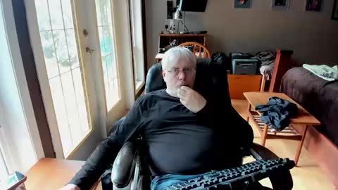 cloudalert62 online show from 11-17-25, 06:57