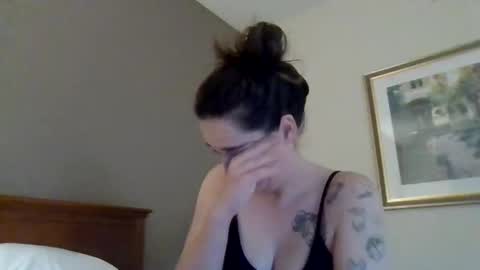 Snapshot of cloudyydayzz chatting on 04-24-26, 06:27 tallhungandcloudy online show from 04-24-26, 06:27