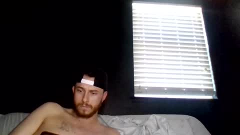 Snapshot of cloudyydayzz chatting on 06-14-26, 06:32 tallhungandcloudy online show from 06-14-26, 06:32