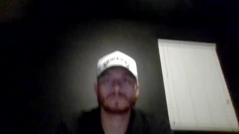 Snapshot of cloudyydayzz chatting on 06-18-26, 08:03 tallhungandcloudy online show from 06-18-26, 08:03
