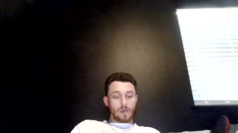 Snapshot of cloudyydayzz chatting on 06-19-26, 10:57 tallhungandcloudy online show from 06-19-26, 10:57