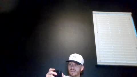 Snapshot of cloudyydayzz chatting on 06-22-26, 03:25 tallhungandcloudy online show from 06-22-26, 03:25