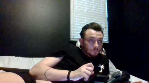 Snapshot of cloudyydayzz chatting on 06-27-26, 03:22 tallhungandcloudy online show from 06-27-26, 03:22