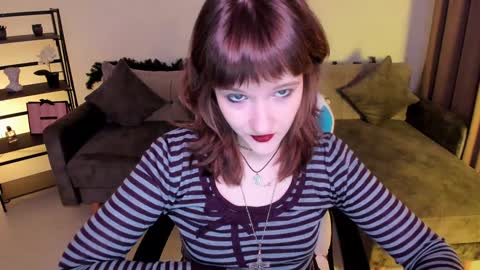 Snapshot of clover_red chatting on 12-13-24, 02:49 Clover follow me online show from 12-13-24, 02:49