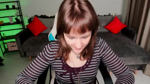 Snapshot of clover_red chatting on 01-07-25, 03:12 Clover follow me online show from 01-07-25, 03:12