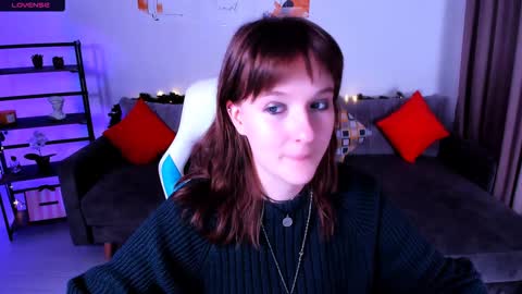 Snapshot of clover_red chatting on 01-18-25, 03:49 Clover follow me online show from 01-18-25, 03:49