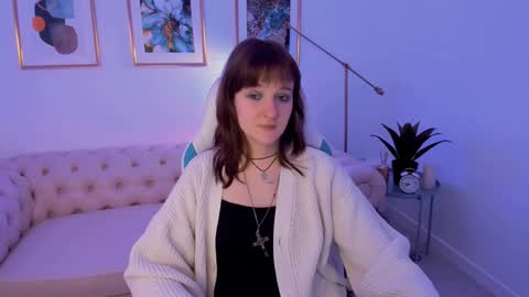 Snapshot of clover_red chatting on 01-24-25, 05:32 Clover follow me online show from 01-24-25, 05:32