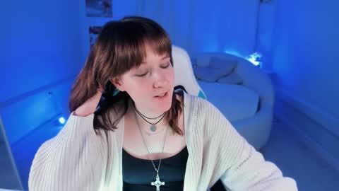 Snapshot of clover_red chatting on 01-30-25, 06:00 Clover follow me online show from 01-30-25, 06:00