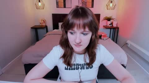 Snapshot of clover_red chatting on 02-02-25, 05:48 Clover follow me online show from 02-02-25, 05:48