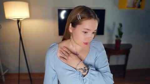 Hi everybody Im Lily Today is my first day here Lets get acquainted online show from 12-17-24, 01:18