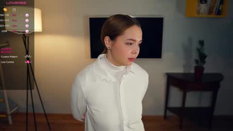 Hi everybody Im Lily Today is my first day here Lets get acquainted online show from 12-18-24, 02:32