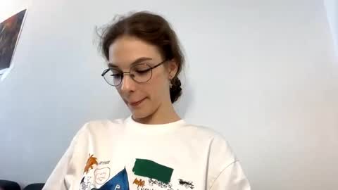 Snapshot of clyderolls chatting on 06-03-26, 04:45 Anya online show from 06-03-26, 04:45