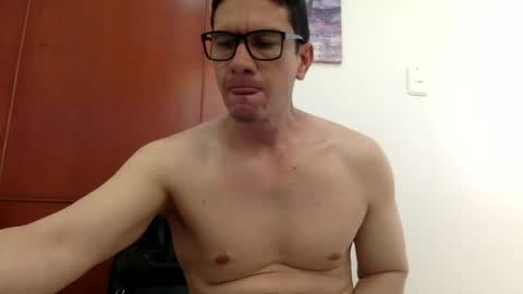 Snapshot of coach2020 chatting on 09-29-25, 01:05 coach2020 online show from 09-29-25, 01:05