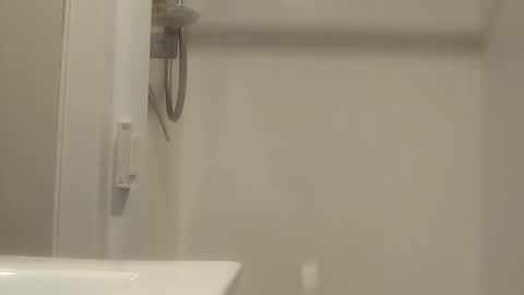 Snapshot of cockager chatting on 10-25-25, 04:46 Greg online show from 10-25-25, 04:46