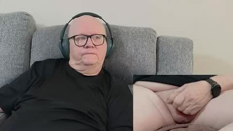 Snapshot of cockneymack51 chatting on 11-05-25, 11:54 Charlie. online show from 11-05-25, 11:54