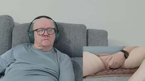 Snapshot of cockneymack51 chatting on 11-23-25, 12:05 Charlie. online show from 11-23-25, 12:05