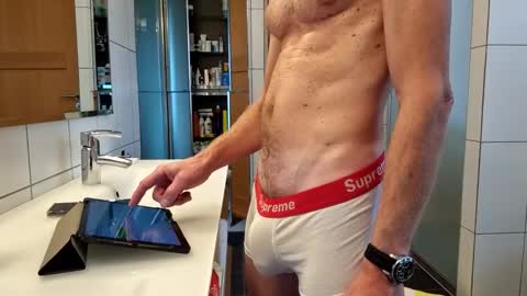 Cockvantage online show from 10-26-25, 02:34