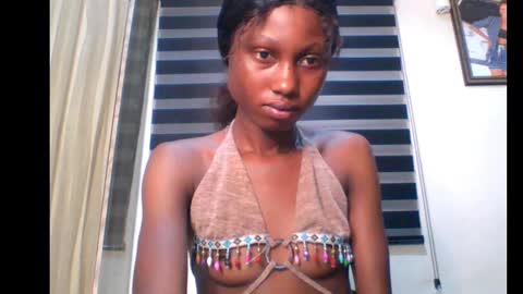coco_petitqueen online show from 01-22-25, 07:25