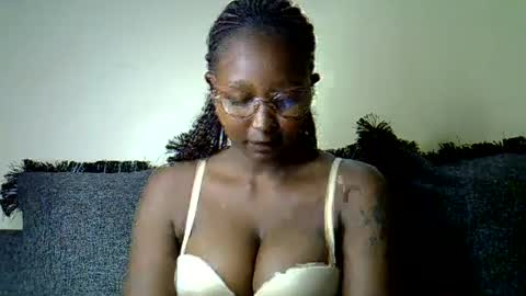 Snapshot of cocobaby_ chatting on 06-20-26, 08:00 Coco online show from 06-20-26, 08:00