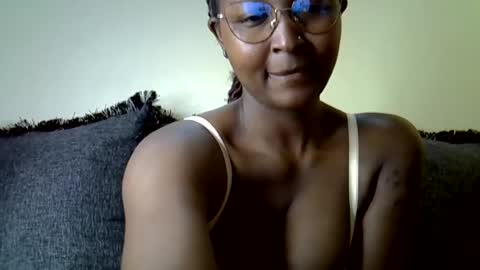 Snapshot of cocobaby_ chatting on 06-26-26, 06:51 Coco online show from 06-26-26, 06:51