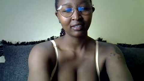 Snapshot of cocobaby_ chatting on 06-27-26, 07:46 Coco online show from 06-27-26, 07:46
